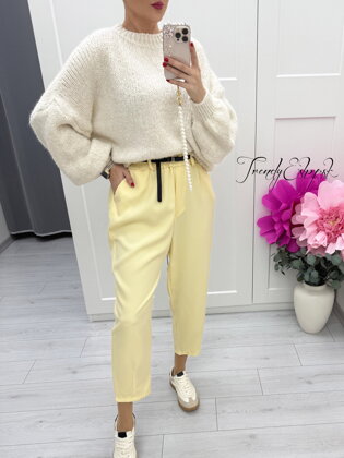 Žlté nohavice s koženkovým opaskom C100