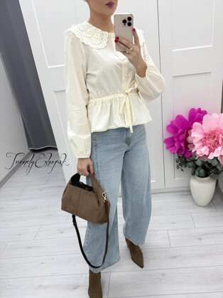 Krémová blúzka s krajkovým límcom a sťahovaním v páse C278