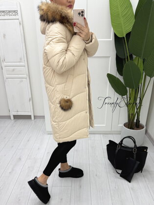 Prešívaná bunda s pravou kožušinou a brmbolcom - krémová B2158 Prešívaná bunda s pravou kožušinou a brmbolcom - krémová B2158