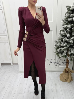 Obtiahnuté šaty so zlatým detailom - bordové B2332