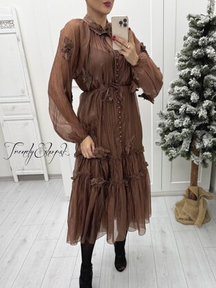 Volánové šaty s háčkovanými 3D kvetmi - hnedé B2338