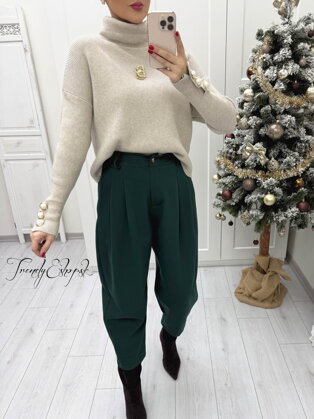 Elegantný rolákový sveter "B" s ozdobnými gombíkmi - béžový B2409