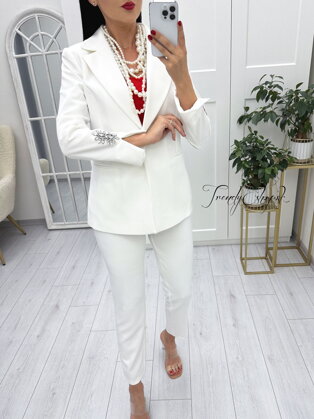 Elegantný nohavicový komplet so štrasovými ozdobami - biely A1055