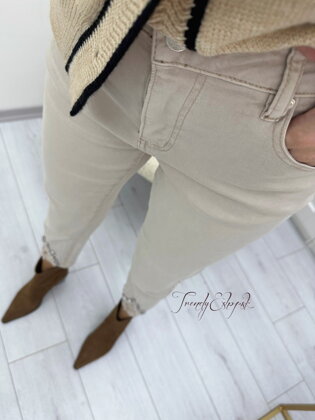 MOM FIT džínsy s krajkou a kamienkami - béžové N263