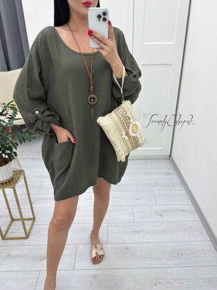 OVERSIZE mušelínové šaty/tunika s príveskom - armyzelené N1109