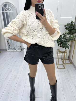 Pletený sveter so stojačikom a 3D kvetinami - maslový N1604