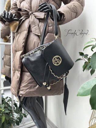 Kožený ruksak s kapsčikou Laura Biaggi - čierny N2773
