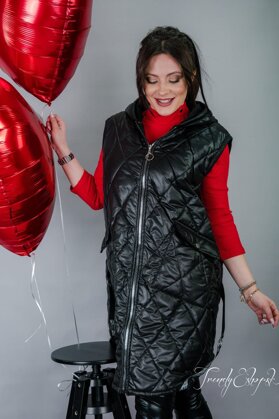 Prešívaná vesta s kapucňou Clarissa - čierna S383