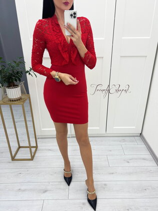 Obtiahnuté šaty s krajkovým vrchným dielom Holly - červené S3328