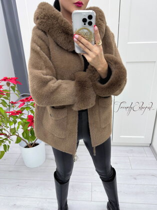 Príjemný kabát s kapucňou a kožušinou Alpaka  - hnedý S3738