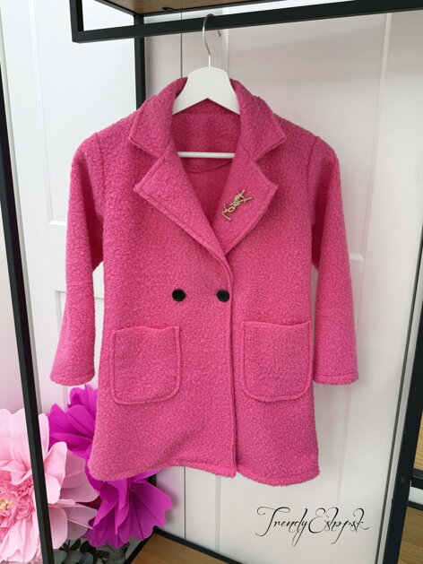 Ružový kučeravý kabátik s brošňou C121