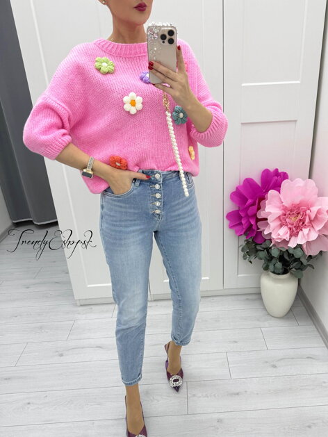 Sveter s farebnými pletenými 3D kvetinami - ružový C87