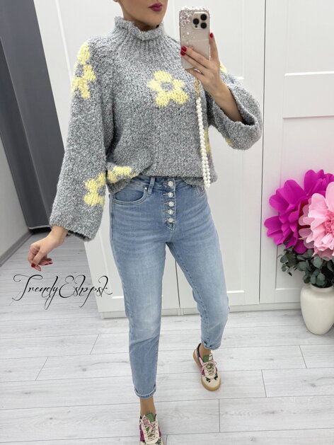 Kučeravý sveter so ŽLTÝMI kvetinami - sivý C32