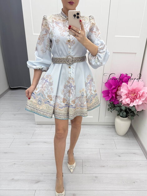 Kvetinové šaty s ozdobnými gombíkmi Adaline - svetlomodré C107