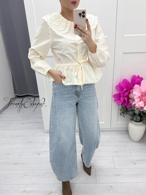 Krémová blúzka s krajkovým límcom a sťahovaním v páse C278