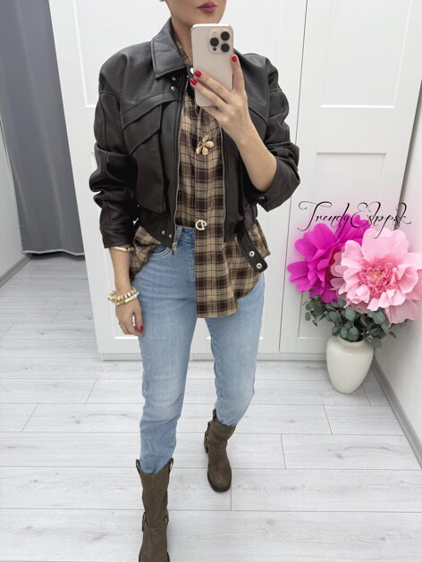 Tmavohnedá koženka s náprsnými vreckami C235