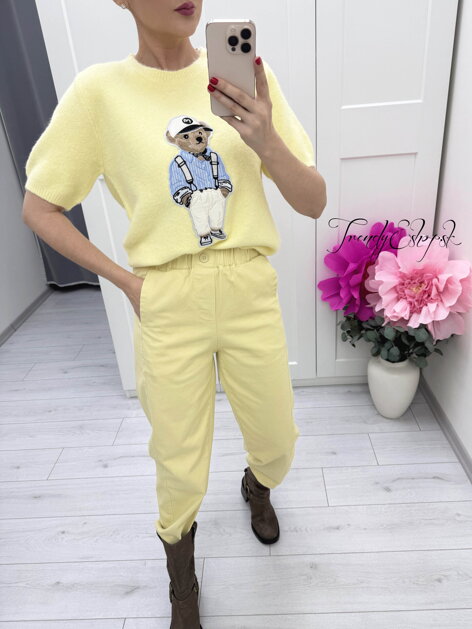 Žltý svetrík s krátkymi rukávmi a s medvedíkom C296