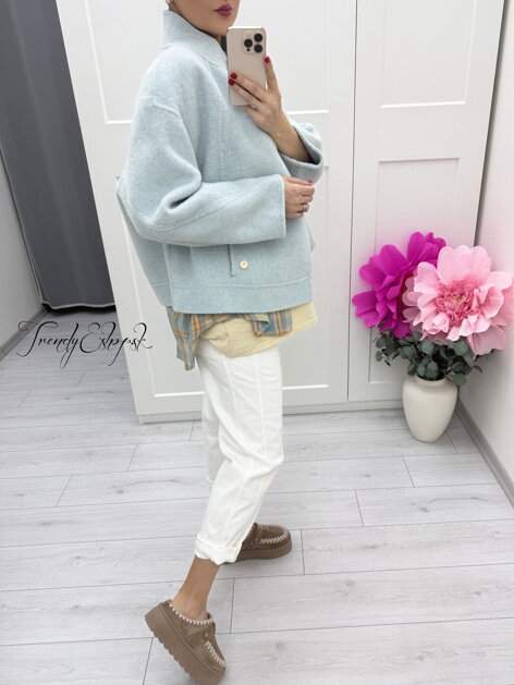 Svetlomodrý vlnený kabátik so stojačikom C232