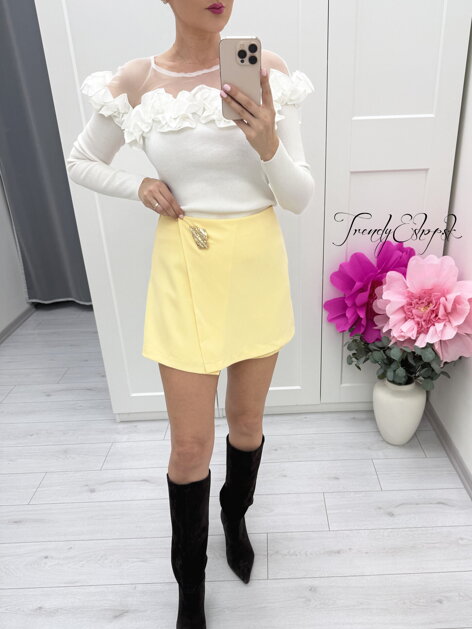 Biely rebrovaný top s volánikmi C380