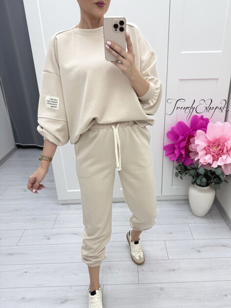 Tepláková súprava s nášivkou - béžová C391