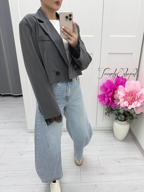 Krátke sako s krajkou na rukávoch - sivé B2241