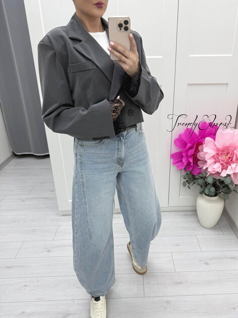 Krátke sako s krajkou na rukávoch - sivé B2241