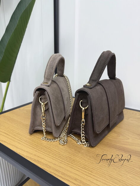 Malá crossbody kabelka z brúsenej kože - tmavé fango B1612