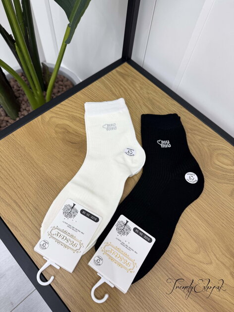 Ponožky so strieborným nápisom MIN MIN - čierne