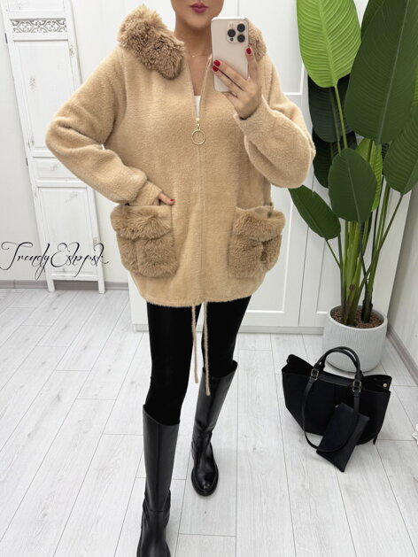 Príjemný kabát s kožušinou a so sťahovaním Alpaka - svetlohnedý B2162