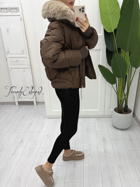 Krátka prešívaná bunda s prackami - tmavohnedá B2198