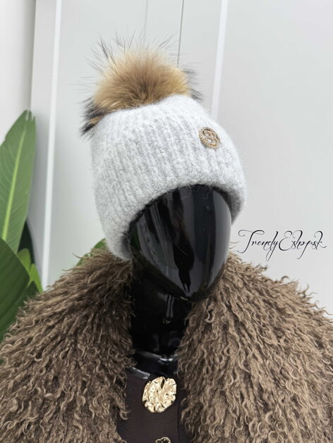 Rebrovaná čiapka s brmbolcom z pravej kožušiny "B" - svetlosivá B2498