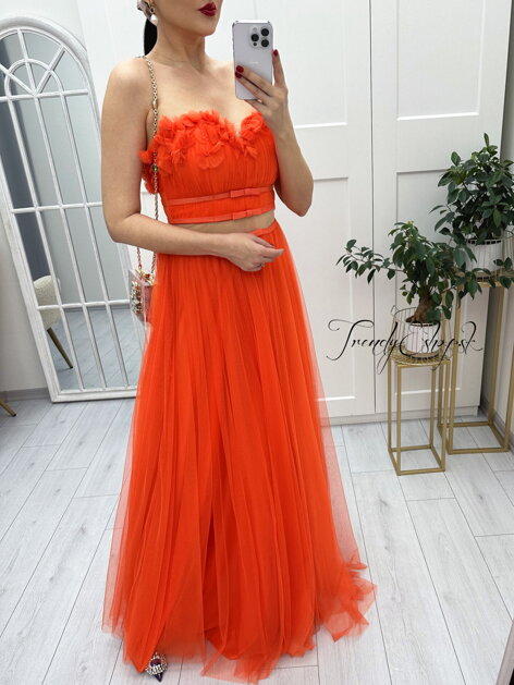 Dlhé tylové šaty so srdiečkovým výstrihom - oranžové A750
