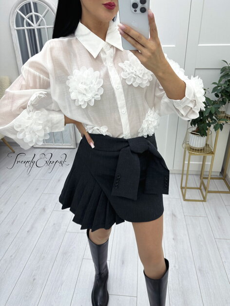 Elegantná blúzka s 3D kvetinami Gwen - biela N2051