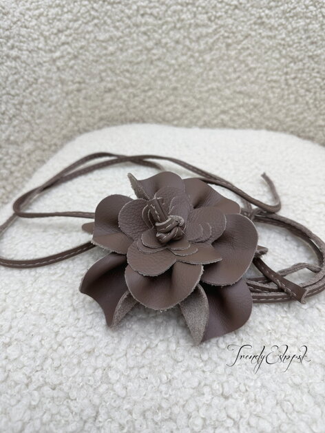 Kožený opasok s 3D kvetom - hnedý N1934