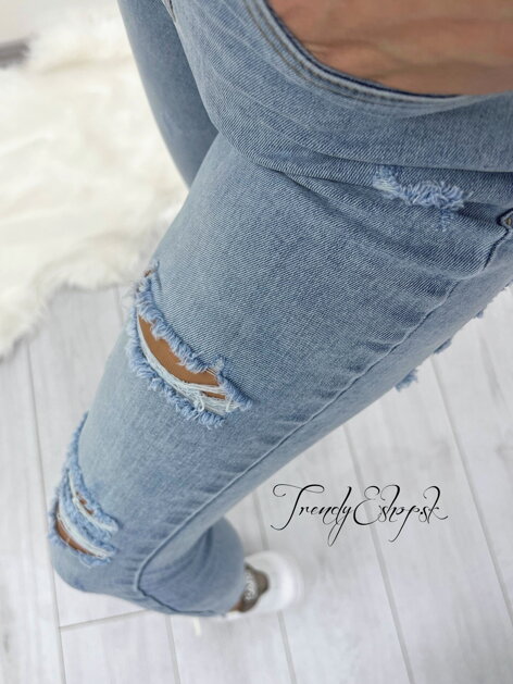 Skinny džínsy s dierami pod zadkom - svetlomodré S1156