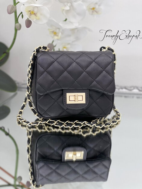 Kožená crossbody kabelka so štvorcovým prešívaním - čierna S1389