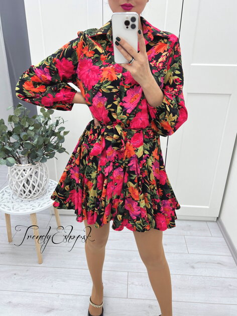 Krátke kvetinové šaty na gombíky - fuksiovo-čierne L3079